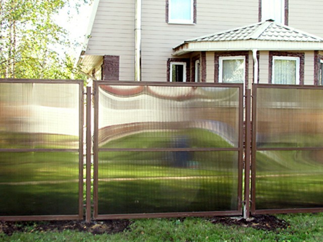 Забор из поликарбоната